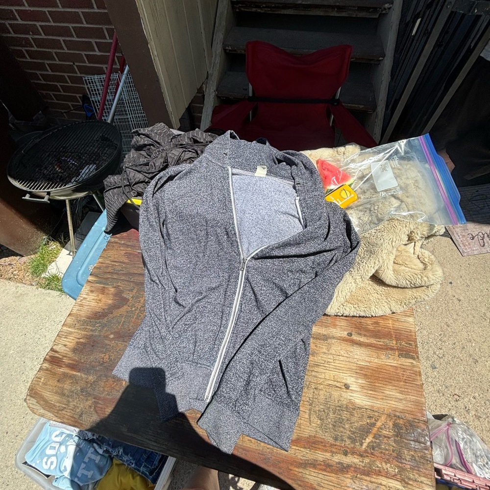 Grey jacket - Picture 1 of 3